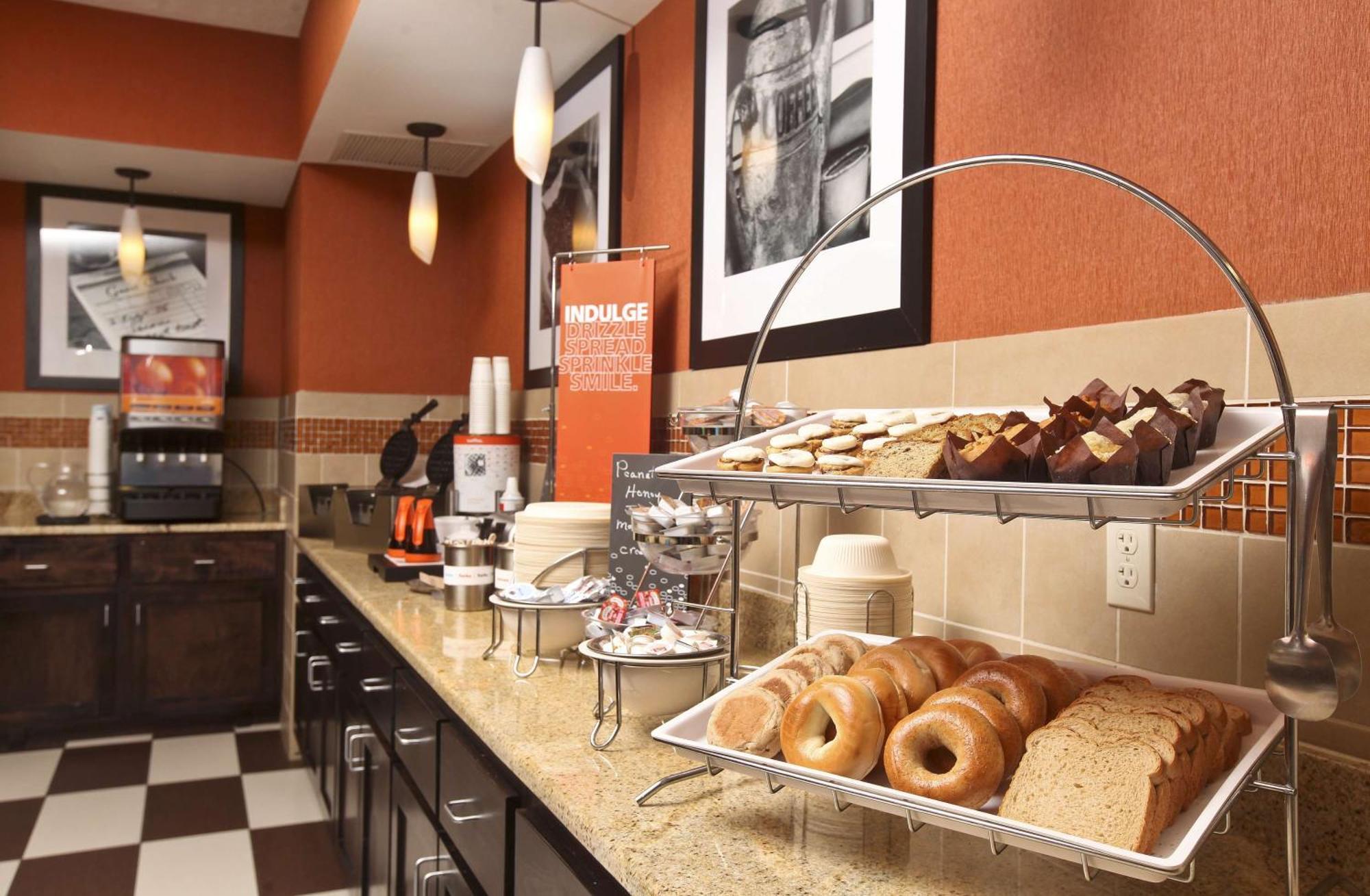 Hampton Inn & Suites Fargo Medical Center Екстериор снимка