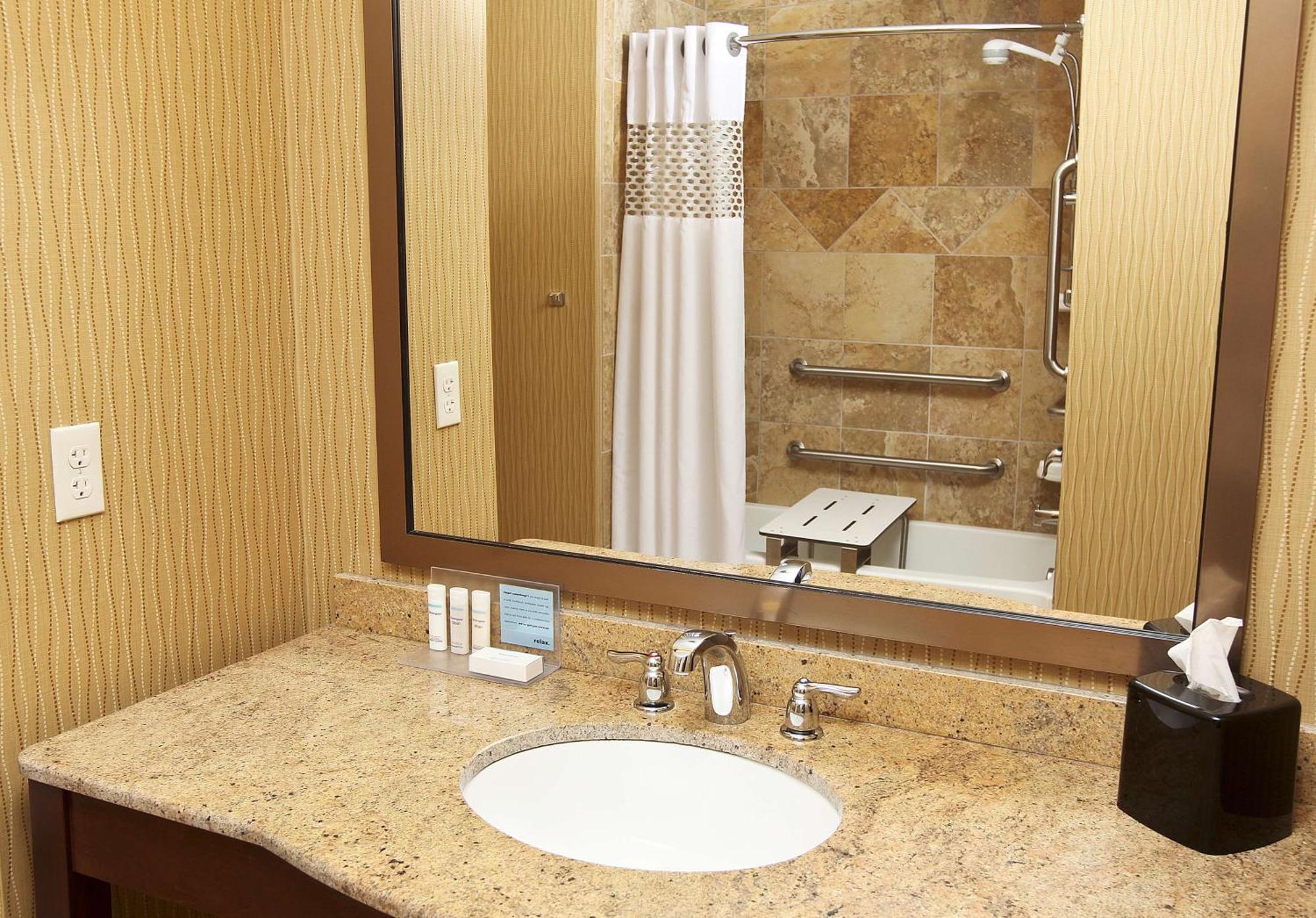 Hampton Inn & Suites Fargo Medical Center Екстериор снимка