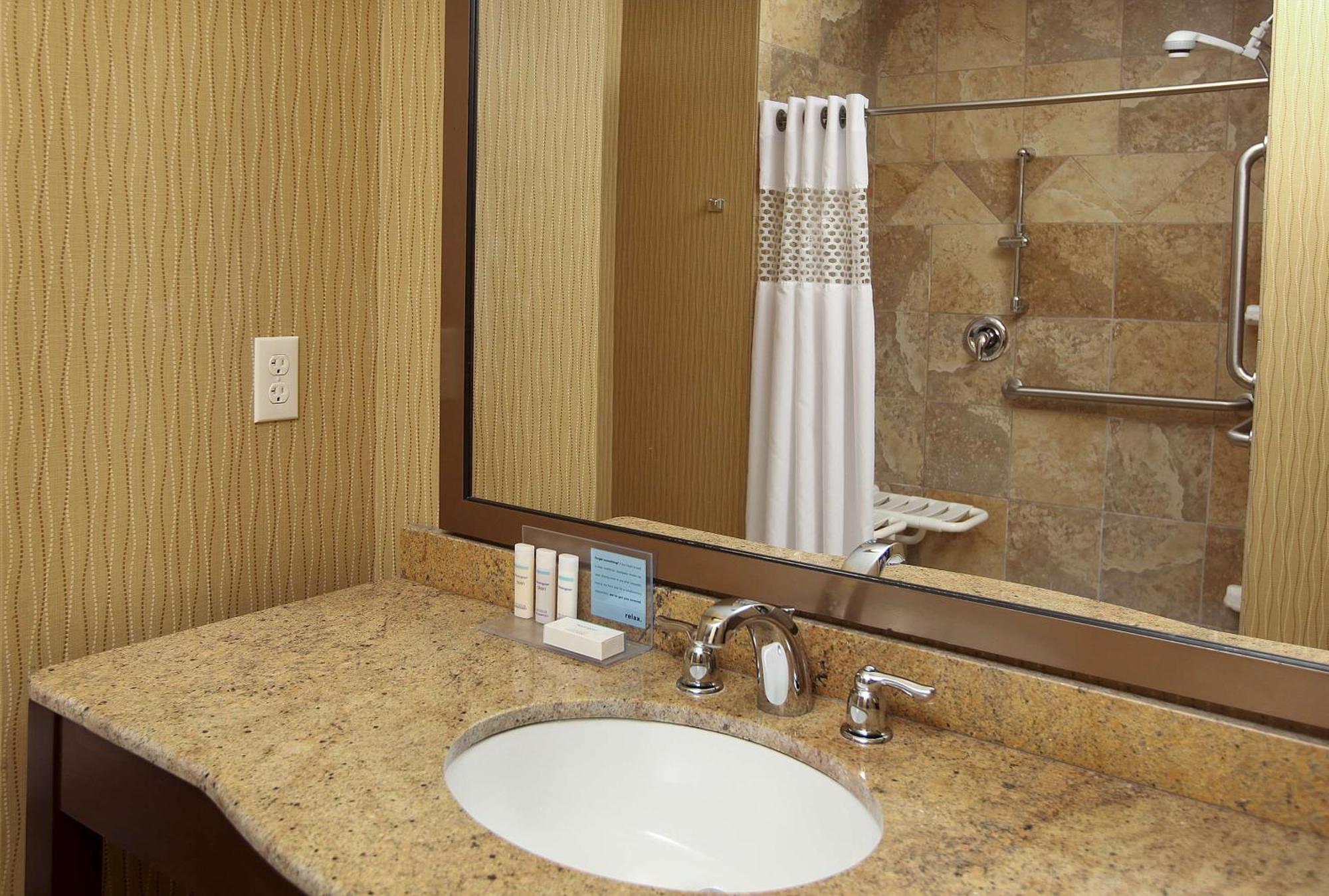 Hampton Inn & Suites Fargo Medical Center Екстериор снимка