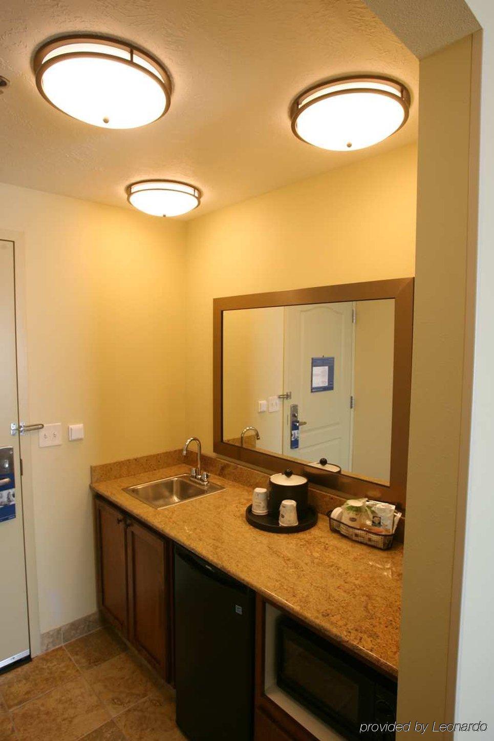 Hampton Inn & Suites Fargo Medical Center Стая снимка