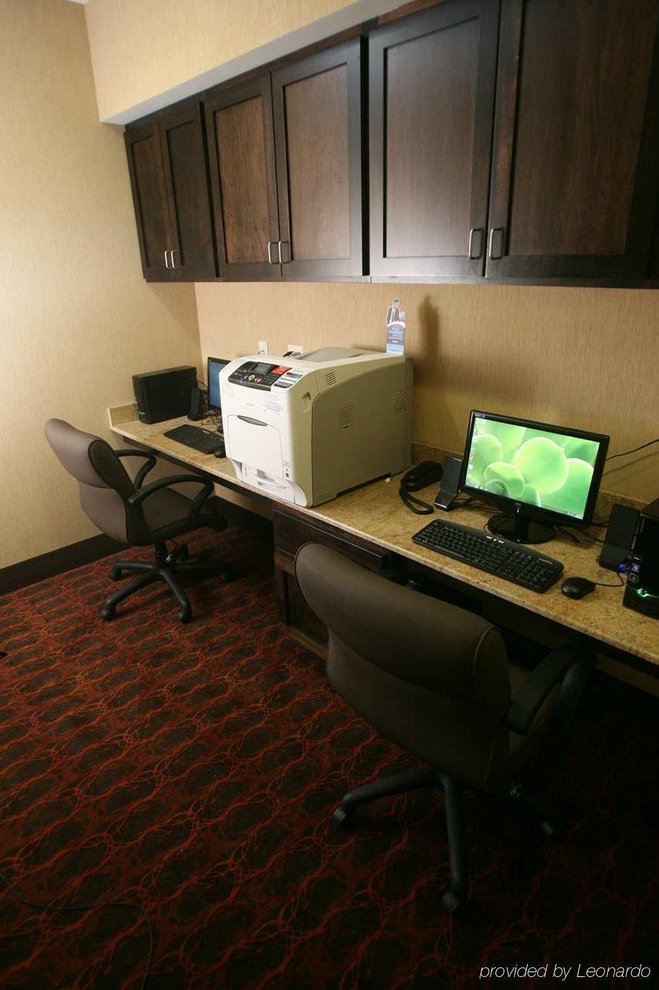 Hampton Inn & Suites Fargo Medical Center Бизнес снимка